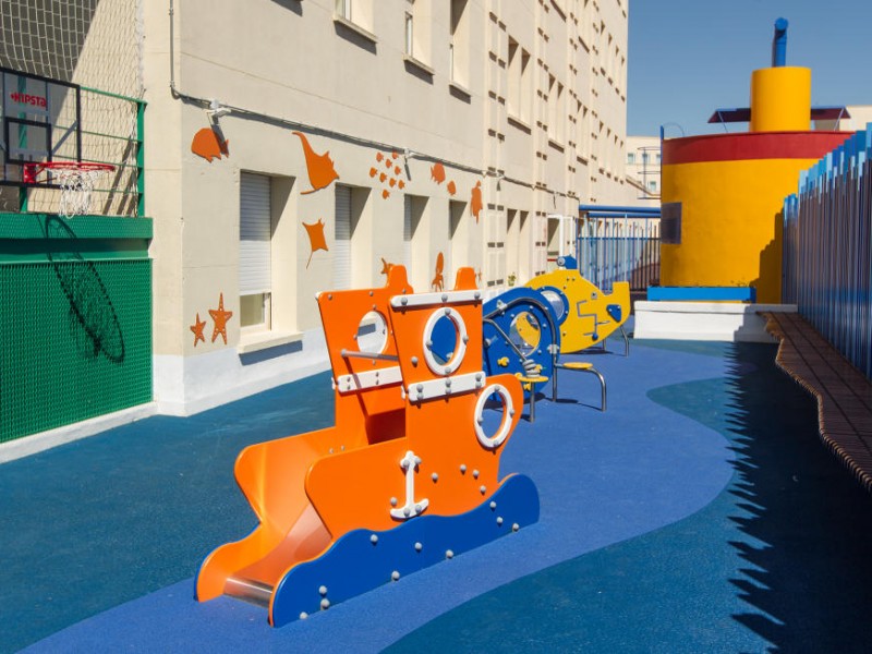 Parque infantil en el Hospital General Universitario de Alicante